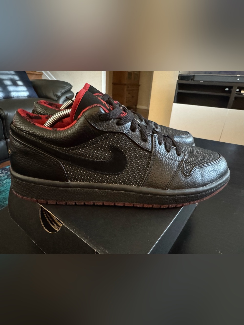 Jordan 1 Retro Low ‘Black Silver Red’ Size 10M/11.5W. Great Condition - Picture 9 of 13